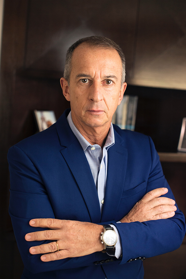 Dr. Ricardo De Lucia